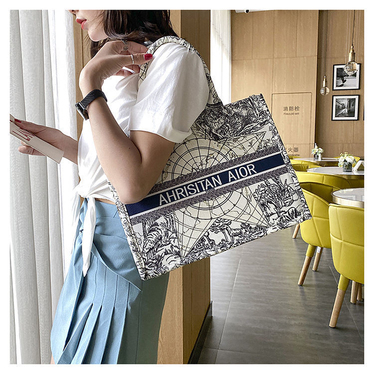 Advanced sense portable high-capacity Bag 2021 new pattern trend One shoulder Versatile Foreign style ma'am Embroidery canvas fashion