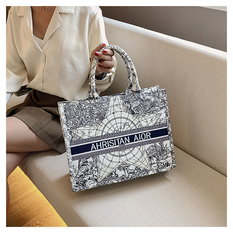 Advanced sense portable high-capacity Bag 2021 new pattern trend One shoulder Versatile Foreign style ma'am Embroidery canvas fashion